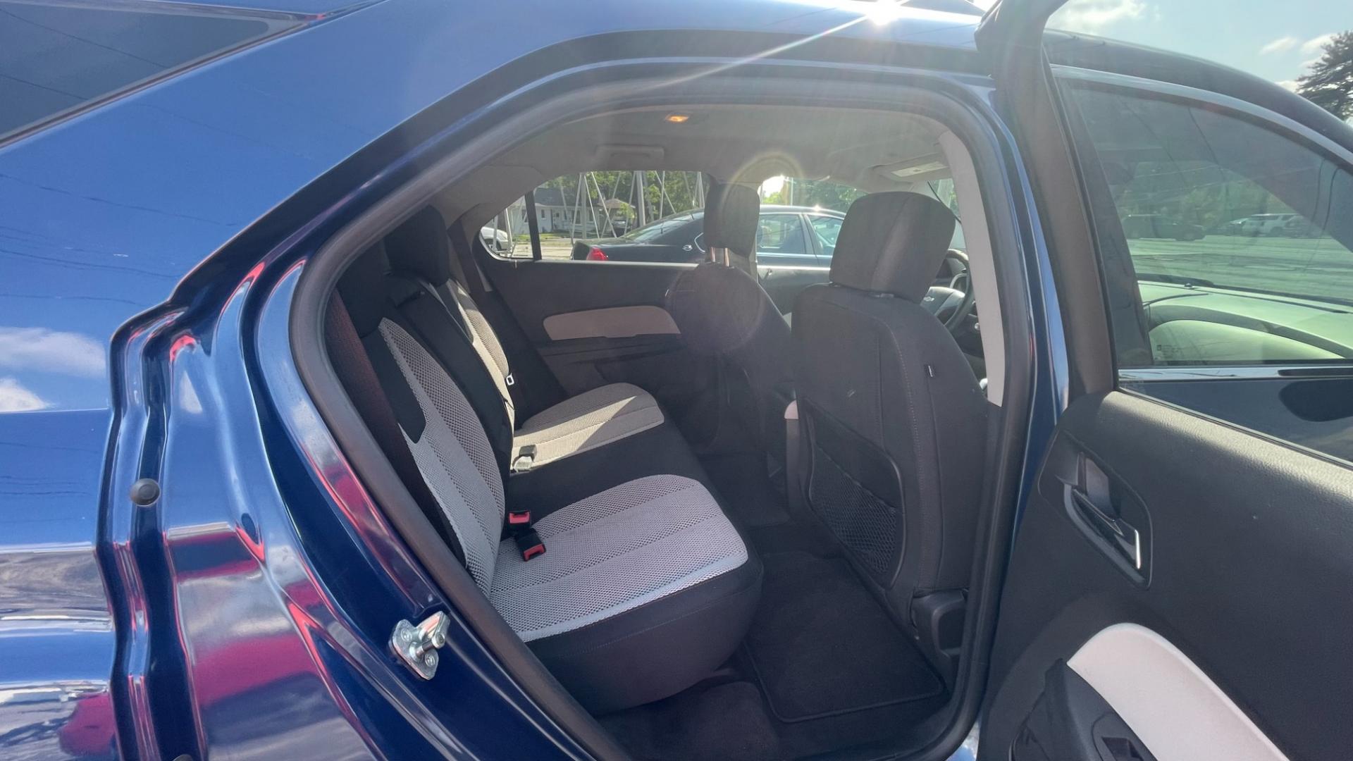 2010 BLUE Chevrolet Equinox LT (2CNFLEEW6A6) with an 2.4L L4 DOHC 16V engine, 4-Speed Automatic transmission, located at 2710A Westlane Rd., Indianapolis, IN, 46268, (317) 291-2000, 39.885670, -86.208160 - Photo#5